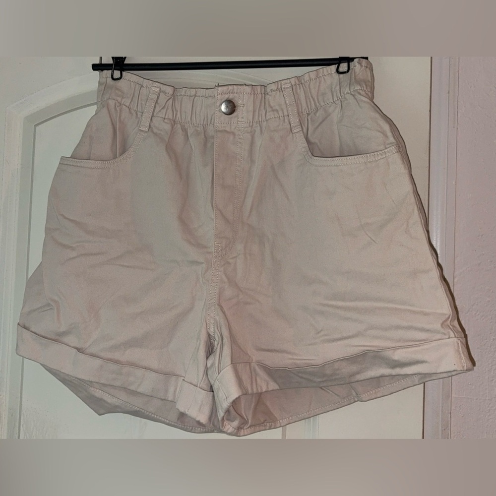 H&M Women's high waisted-elastic band shorts